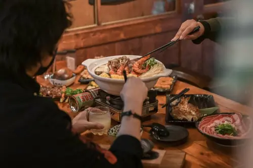 近千則好評4.5高分新北居酒屋，營業至凌晨1:30，美味深夜食堂夜貓子打牙祭好所在！