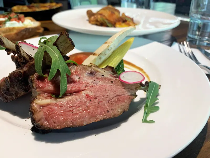 好米亞餐酒館,大推炭烤羊肩排,超人氣甜點派,附最新菜單