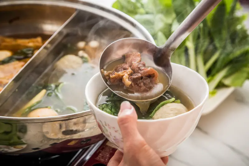 [宅配美食]大魔精燉牛肉鍋/宅配牛肉湯能做到這種等級我也是跪了！極品紅燒、清燉牛肉鍋雙重享受！ - 大手牽小手。玩樂趣