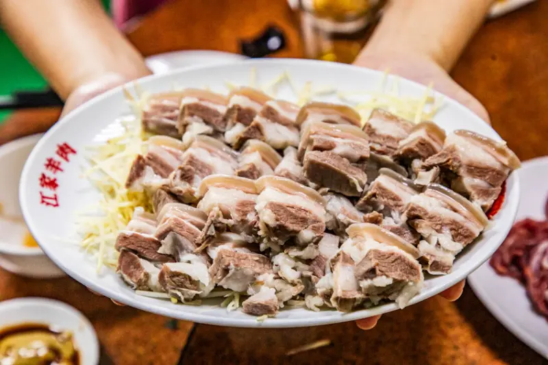 桃園市中壢區江家羊肉｜號稱全台最難訂位溫體羊肉爐！入口滑嫩超強白斬羊三層肉