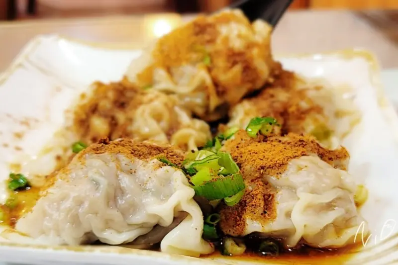 [新北板橋]食匠溫州大餛飩-松柏店。又香又麻的辣粉抄手&涼拌小黃瓜。近捷運江子翠站的大餛飩