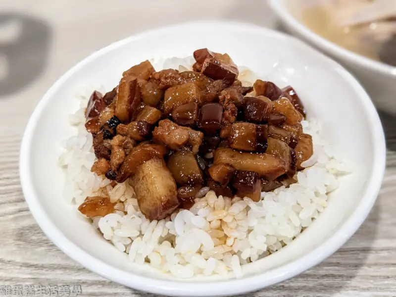 【台中食記】玉堂春魯肉飯 - 新穎寬敞用餐區，台灣滷肉飯節嚴選店家