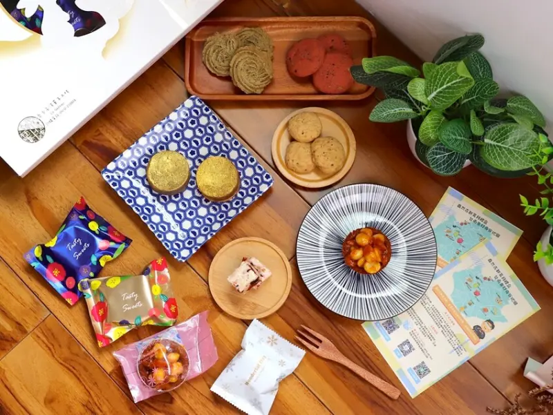 中秋禮盒預購七折優惠開始！結合台南在地農產的創意月餅禮盒.滿滿台南味 - 進食的巨鼠