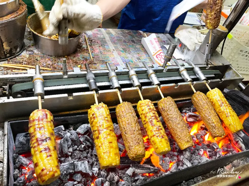 【新北泰山美食】碳烤石頭玉米-google評論高達700多則，三隻小玉米只要100元，醬料味道入味便宜又好吃