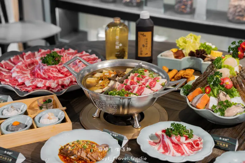 新鍋上市_獨家驕香松露菌菇鍋，無限續料，台北中山區麻辣鍋推薦、中山捷運站餐廳_菜單