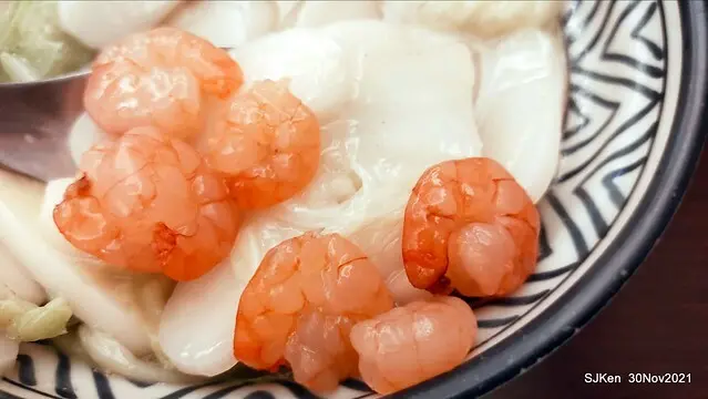 (北捷板南線市政府站附近美食)「珍品九如湖州粽專賣店」--- 香軟可口的白菜蝦仁年糕、古早味炒飯與菜肉餛飩。