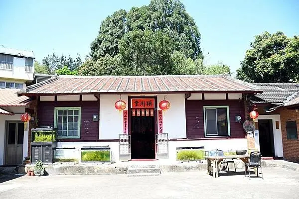 隱藏在三合院中的三義必吃美食【穎川美食館客家美食】白斬土雞真的必點～搭配桔醬超涮嘴～