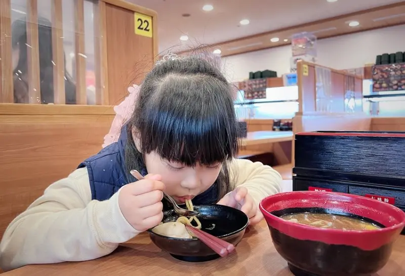 桃園日式料理/くら寿司藏壽司Kurasushi中壢大江店，扭蛋要不要這麼難中獎啊