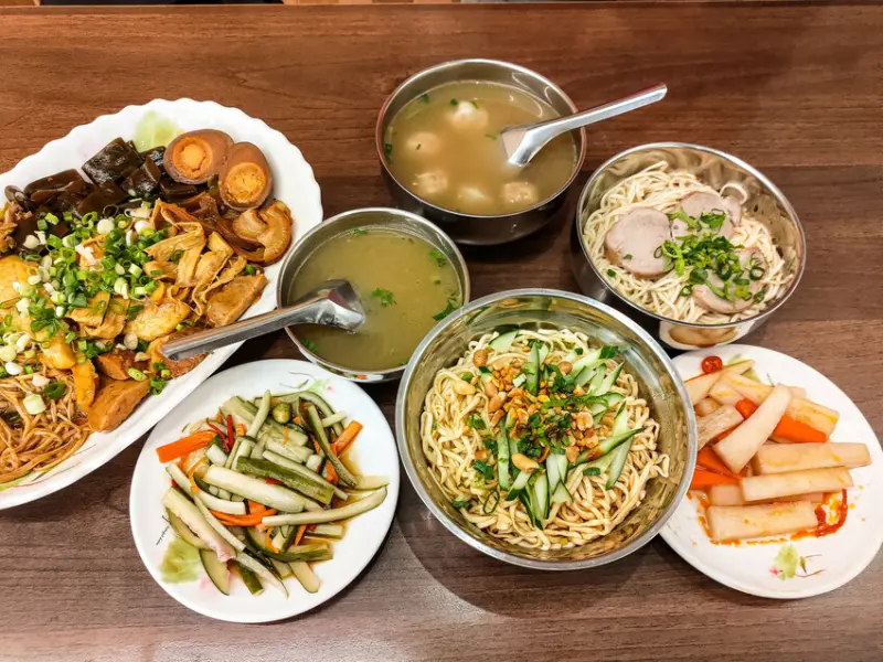 台南．南區．傳承五十年的古早味眷村好滋味．香辣帶勁的川味椒麻乾麵必點．一點小陽春麵店