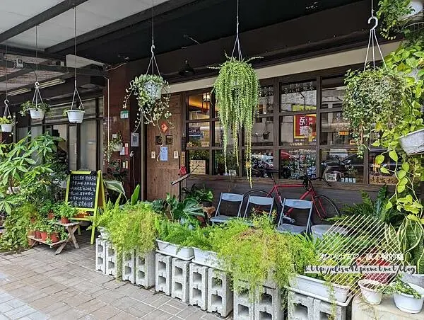 台北信義-[東咖啡 Dong Coffee Bar] 近麟光捷運站5分鐘，手作美味特色無麩質甜點，網羅多家質感單品咖啡，武俠小說中式客棧中品飲一杯香醇