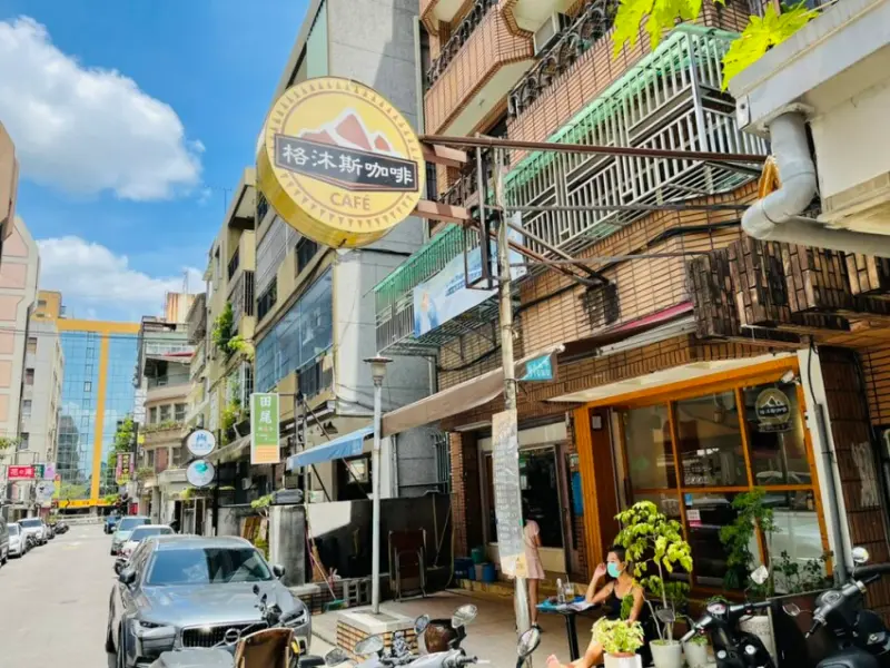 【中山區行天宮早午餐】格沐斯咖啡。早午晚餐，行天宮捷運站4號出口，現點現做，早上厚切豬排吐司超滿足，