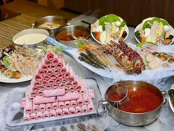 [中山區美食] 肉老大 頂級肉品涮涮鍋(錦西店) 肉肉金字塔+海鮮船火鍋 激推麻辣鍋/牛奶鍋！#中山區民權西路站美食 @蛋寶趴趴go
