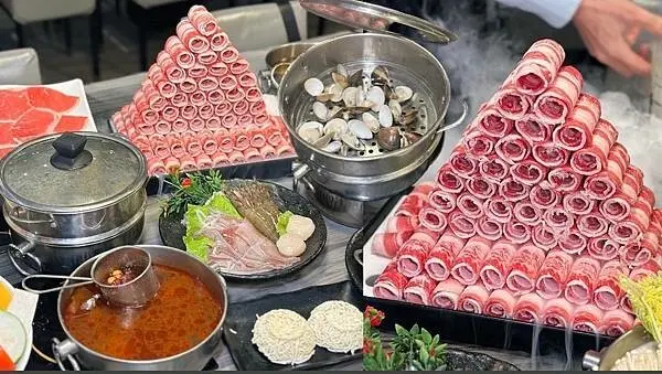 台北市中山區[中山區美食] 肉老大 頂級肉品涮涮鍋(錦西店) 海陸蒸火鍋+肉肉金字塔 蒸煮兩吃新吃法 激推麻辣鍋/牛奶鍋！#