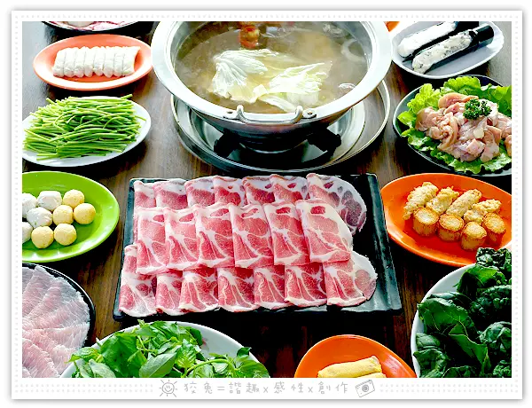 [高雄食記] 老汕頭原味火鍋~左營火鍋推薦！老饕必嚐手切霜降牛肉&松阪豬、龍虎石斑、墨魚牛軋糖、手工餃類！可外帶！(博愛店)