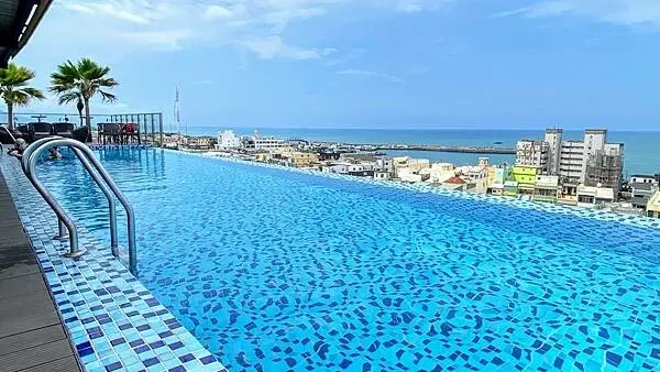 枋寮最美海景飯店【枋客文旅】枋客星空酒吧/無邊際泳池/180度飽覽無敵山海城市美景/平價高空泳池飯店