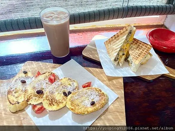 台北文山區｜MEOW House 喵好時早餐號，寵物友善的店內環境有陸龜和貓咪，價格偏高但是味道很好會想再吃(附