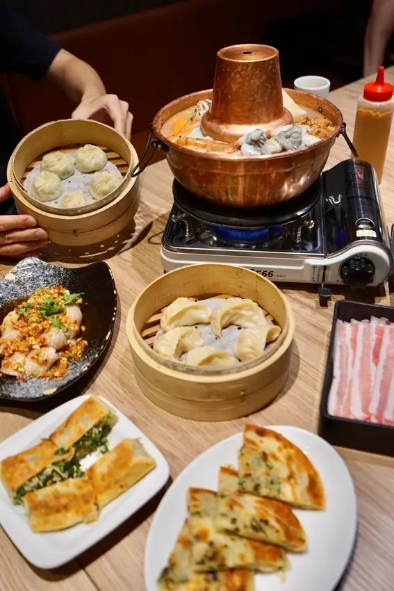 泰和樓 - 必點東北酸菜白肉鍋，獨門醬汁叢林雞，經典豆沙鍋餅，台北大安區美食介紹