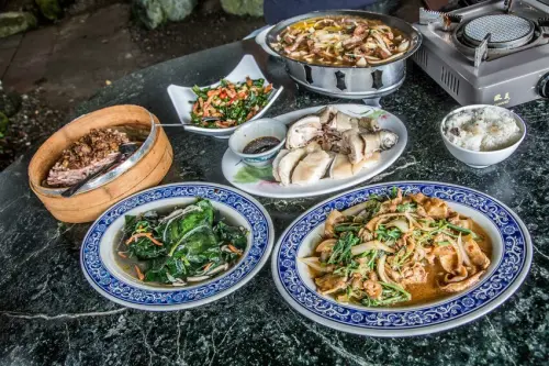 吉園葡花園野菜餐廳｜陽明山土雞城推薦，皮薄超嫩白斬雞必點！