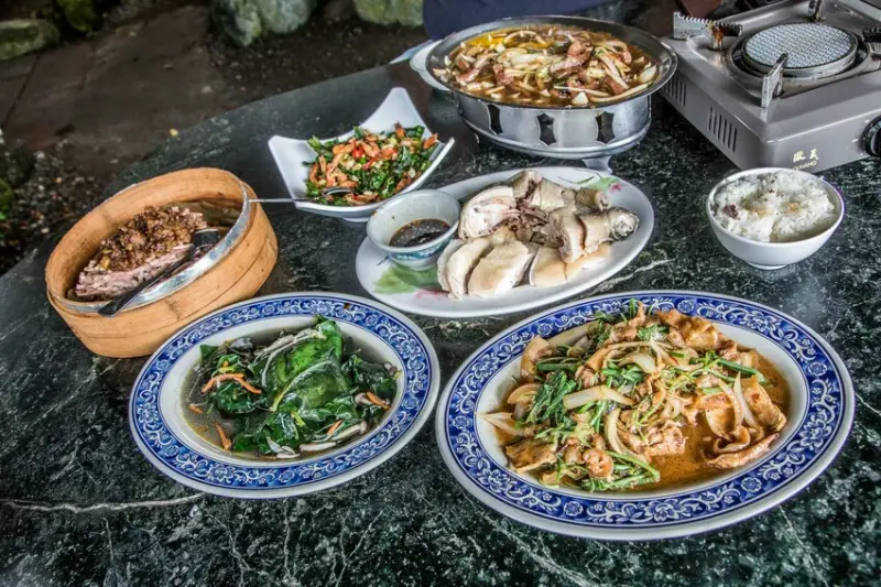 吉園葡花園野菜餐廳｜陽明山土雞城推薦，皮薄超嫩白斬雞必點！