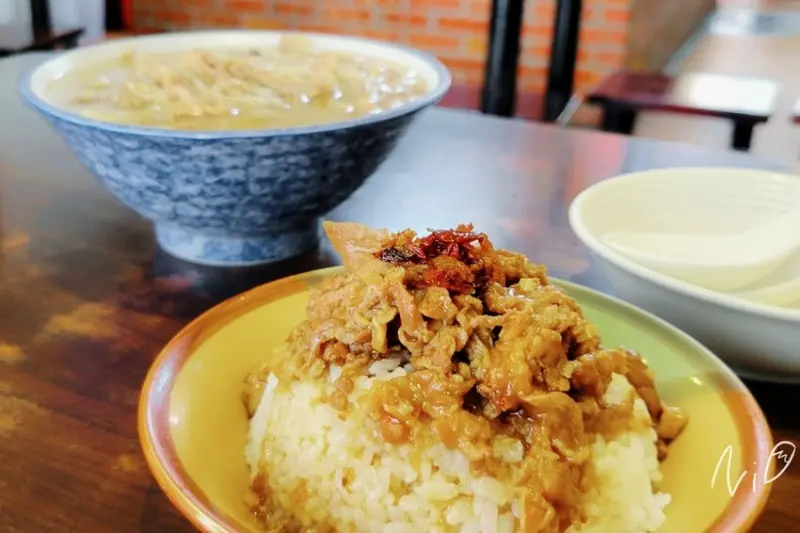 [新北新店]新店北鴨鴨肉羹。招牌鴨肉羹米粉&香噴噴的油蔥鴨肉飯