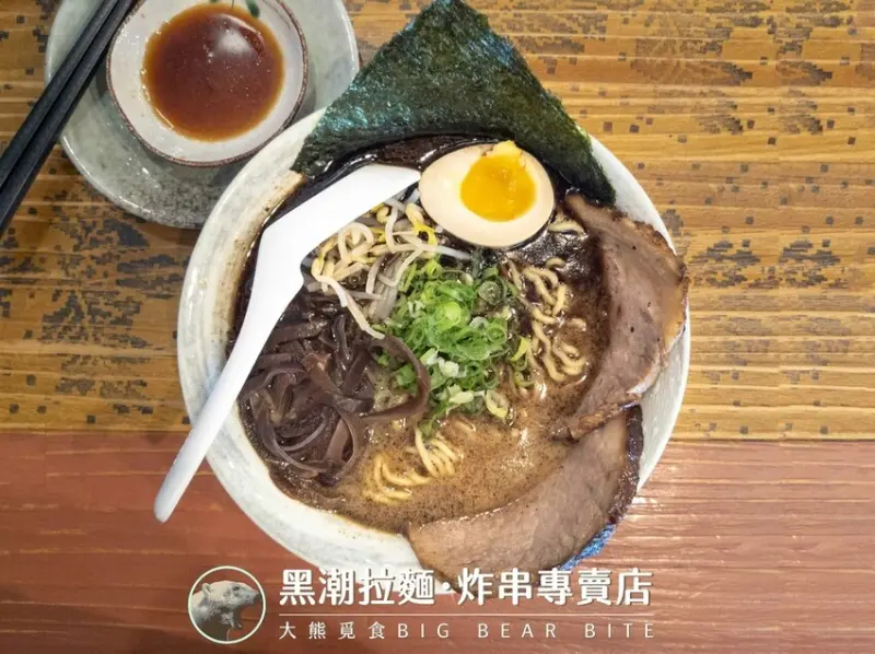 【食記】黑潮拉麵 | 花蓮市區昭和感平房，黑蒜拉麵香氣四溢🍜🍜