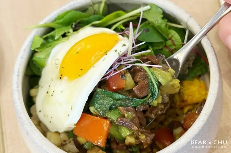 台灣米其林餐廳｜台北蔬食餐廳推薦小小樹食大安店・佛陀碗美味迷人&松露薯球必點推薦