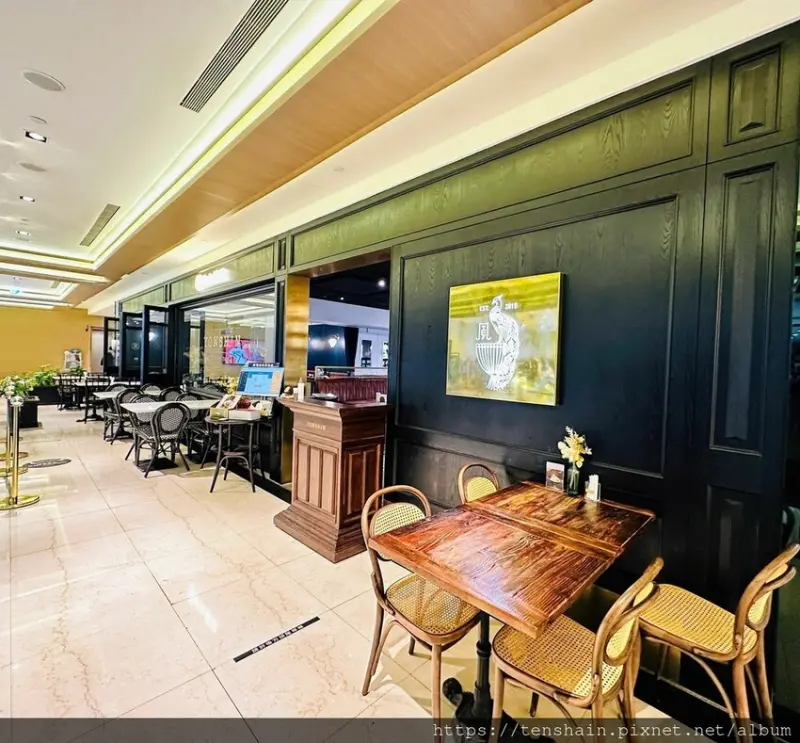 【永心鳳茶 微風信義店】用心奉茶，永心厚奶茶滋味雋永；巧具用心，以茶入甜點，東方美人奶茶捲層次豐富、茉莉芭樂千層清爽迷人 │ 單人套餐形式，獨享聚餐皆宜 │ 附永心鳳茶菜單 │