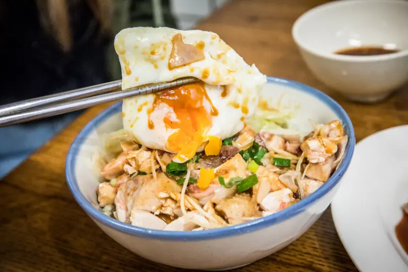 新北市永和區竹林雞肉｜每到用餐時間就大排長龍！在地人大推銷魂鮮嫩雞肉飯