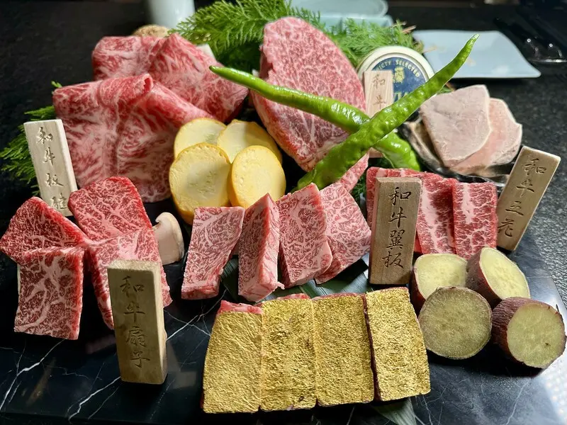 【台灣，台北市，大安區】蘭亭和牛極致料理｜專人代烤頂級和牛燒肉，豐富組合搭配，用舌尖環遊世界。（大安