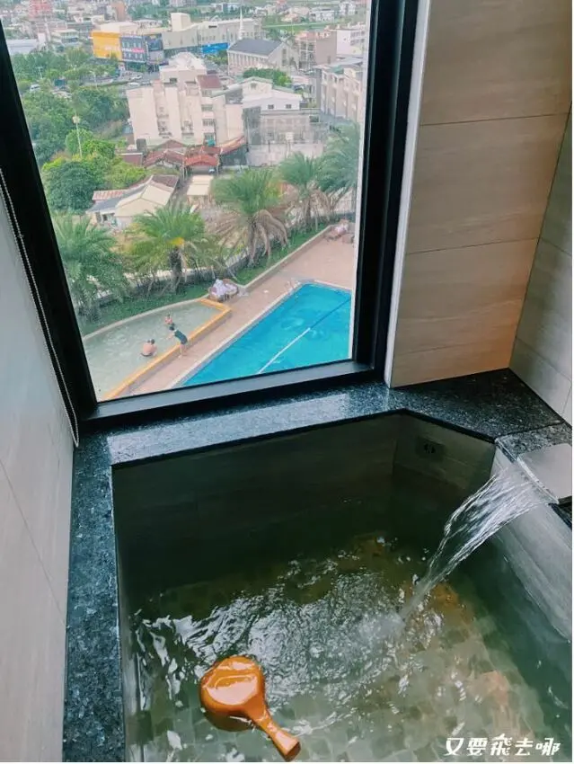 [宜蘭羅東]宜蘭村却國際溫泉酒店：奈米牛奶浴/親子泳池/星空酒吧/儷緻客房全開箱！
