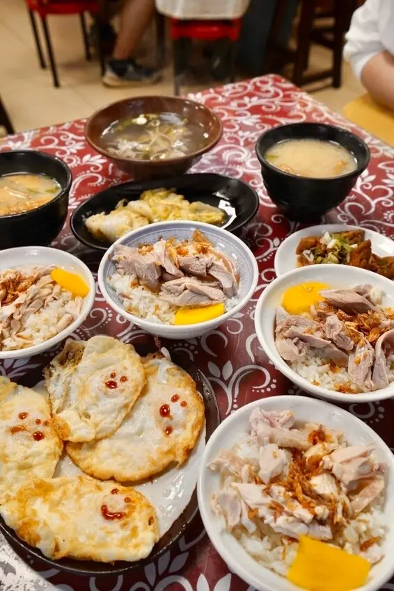 阿宏師火雞肉飯－必吃超大塊火雞片飯搭配半熟流汁荷包蛋，嘉義必吃火雞肉飯