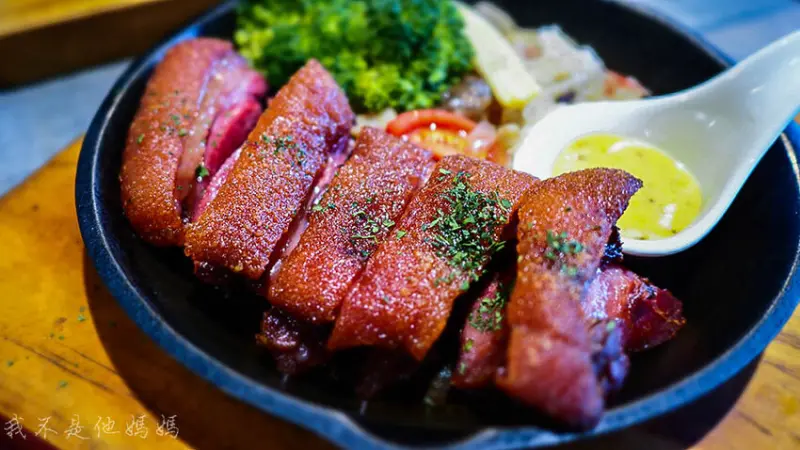 羽樂歐陸創意料理  小巨蛋捷運站必吃異國美食  服務貼心  附大包廂   還有素食餐點