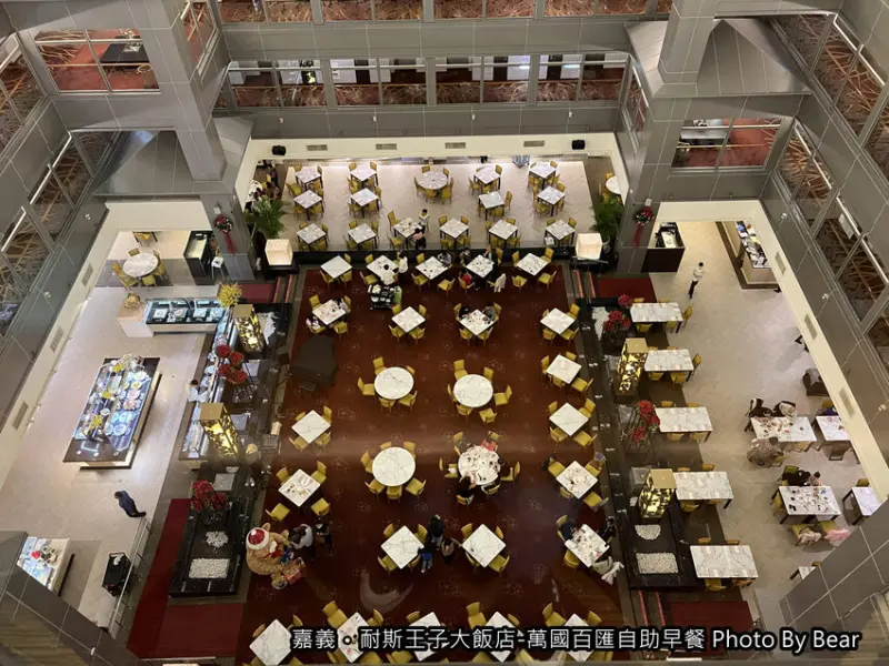 【嘉義】「耐斯王子大飯店-萬國百匯餐廳自助式早餐，融入在地特色小吃（涮牛肉湯/雞肉飯/杏仁茶尬油條）的豐盛中西式早餐。同場加映：男女裸湯三溫暖+健身房」 