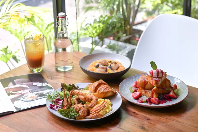 超質感咖啡廳！夏日聯名款超透沁涼，千萬要吃布里歐莓果甜點一吃就戀愛了@女子的休假計劃