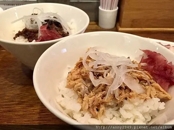 [台北大安]魚鼎食場。每日限量四份的午間套餐。海鰻酸酸甜甜。鮪魚滷肉飯香味十足