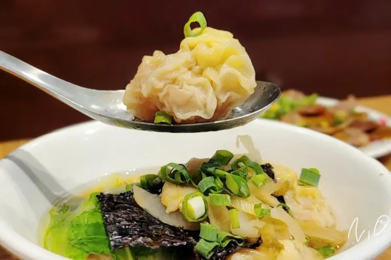 [嘉義東區]珍品味麵食館 公明店。油漬抄手&菊花肉黑白切盤