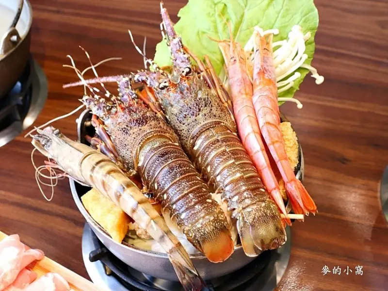 八德火鍋推薦｜想吃鍋創意小火鍋～百元平價小火鍋、奢華水族箱拼盤限量供應、秋天吃蟹的最佳選擇，自助吧有白飯、吐司、飲料、冰淇淋無限吃到飽