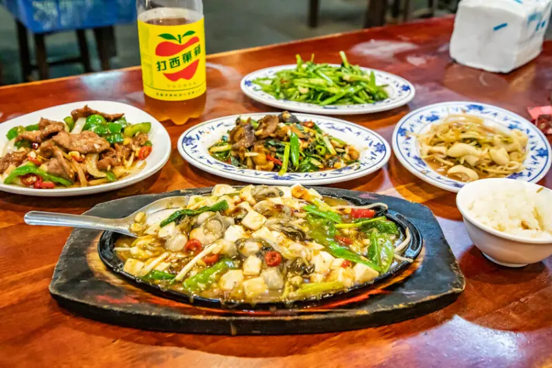 桃園市中壢區小木屋大排檔平價快炒｜重口味好吃又便宜大排檔路邊快炒！內用白飯吃到飽