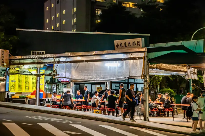 桃園市中壢區小木屋大排檔平價快炒｜點六道菜一千有找白飯還吃到飽！越晚越熱鬧大排檔平價熱炒