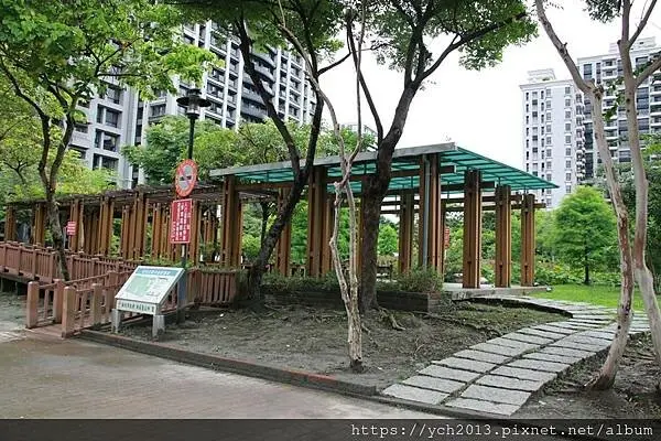 新莊頭前運動公園盛夏賞花