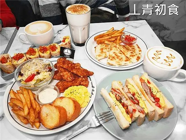 蘆洲早午餐，丄青初食／疊高高鮮奶吐司，經典brunch，酥皮蛋餅／三民高中站湧蓮寺美食。