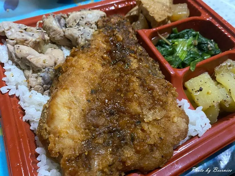 內湖737市場超高CP值便當 雙主餐+三菜讓你吃好吃滿又不傷荷包 @Bernice的隨手筆記