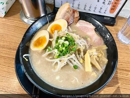 台北大安區｜豚人ラ－メン_台灣本店，來自日本京都的人氣拉麵，不只配料可以調整，連麵條都有三款可以選(附