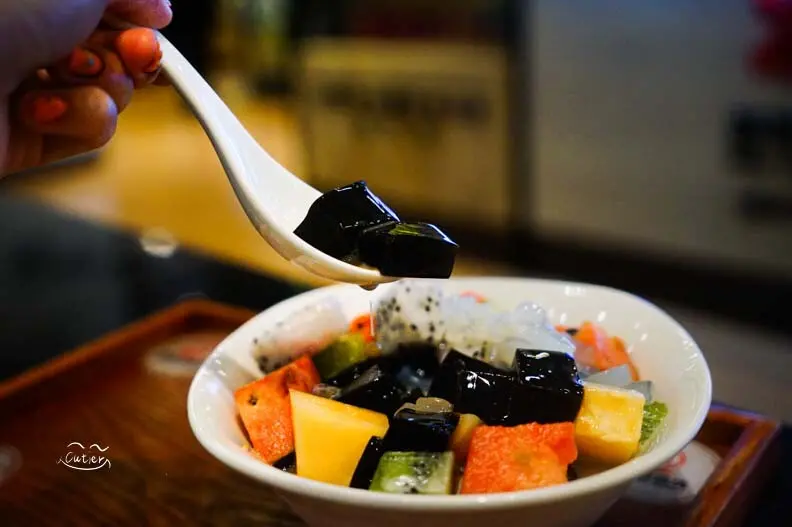 台北『滿哥甜品坊』 正港甜品傳承二代  濃濃芝麻糊 水果仙草料滿滿 市政府/忠孝復興美食