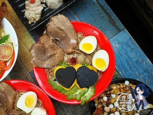 這不是婦仇者廚房，巧克力加進去拉麵裡面真的可以吃，點拉麵再送現炸巧克力薯條哦！