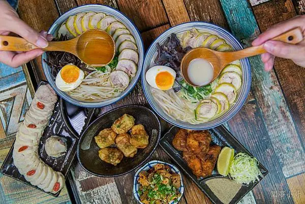 桃園中壢美食-山禾堂拉麵，清爽夏日柚子風味拉麵搭配手作雞肉捲讓妳享受美食無負擔，太清淡？來來來限量版超狂雞佛叉燒拉麵讓你目瞪口呆！(邀約