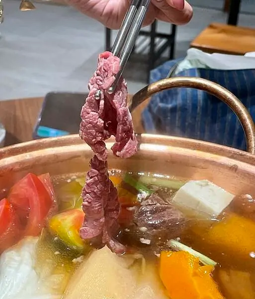 台北中山-當天現宰人氣溫體牛肉鍋-牛肆