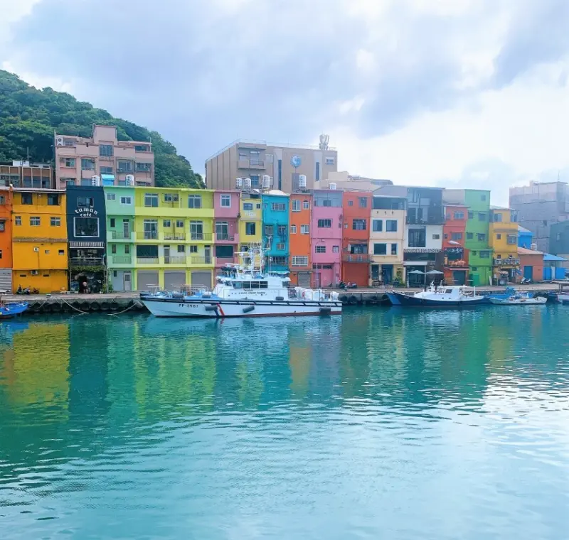 tuman café 圖們咖啡｜超chill美景咖啡｜基隆正濱漁港彩虹屋  在地小卷吉古拉入菜  蹦出創意好滋味