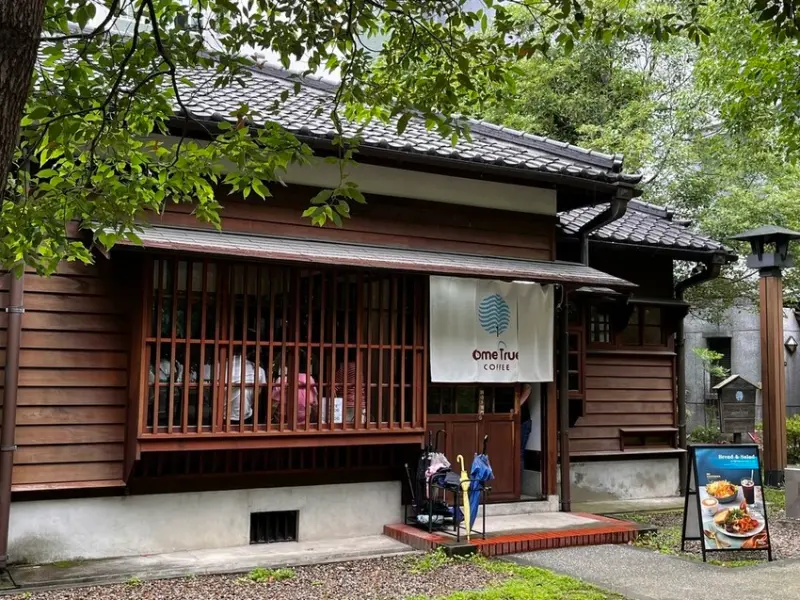 桃園市桃園區【桃園咖啡廳】在這裡用餐好日本!【Come True 成真咖啡桃園藝文町】日式老屋裡吃個舒芙蕾，軟殼蟹早午餐盤