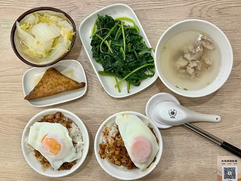 【台灣，高雄市，左營區】2022年高雄米其林必比登推介餐廳(Bib Gourmand)～弘記肉燥飯舖。（